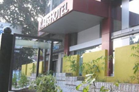 Istay Hotels Infantry Road Bangalore Exteriör bild