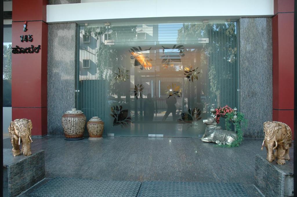 Istay Hotels Infantry Road Bangalore Exteriör bild