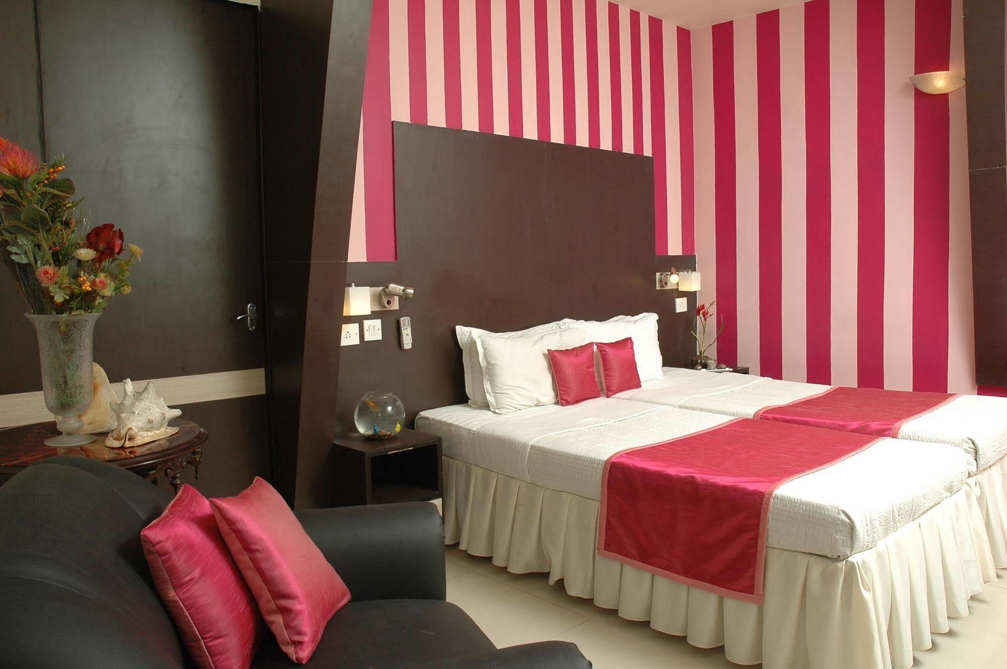 Istay Hotels Infantry Road Bangalore Exteriör bild