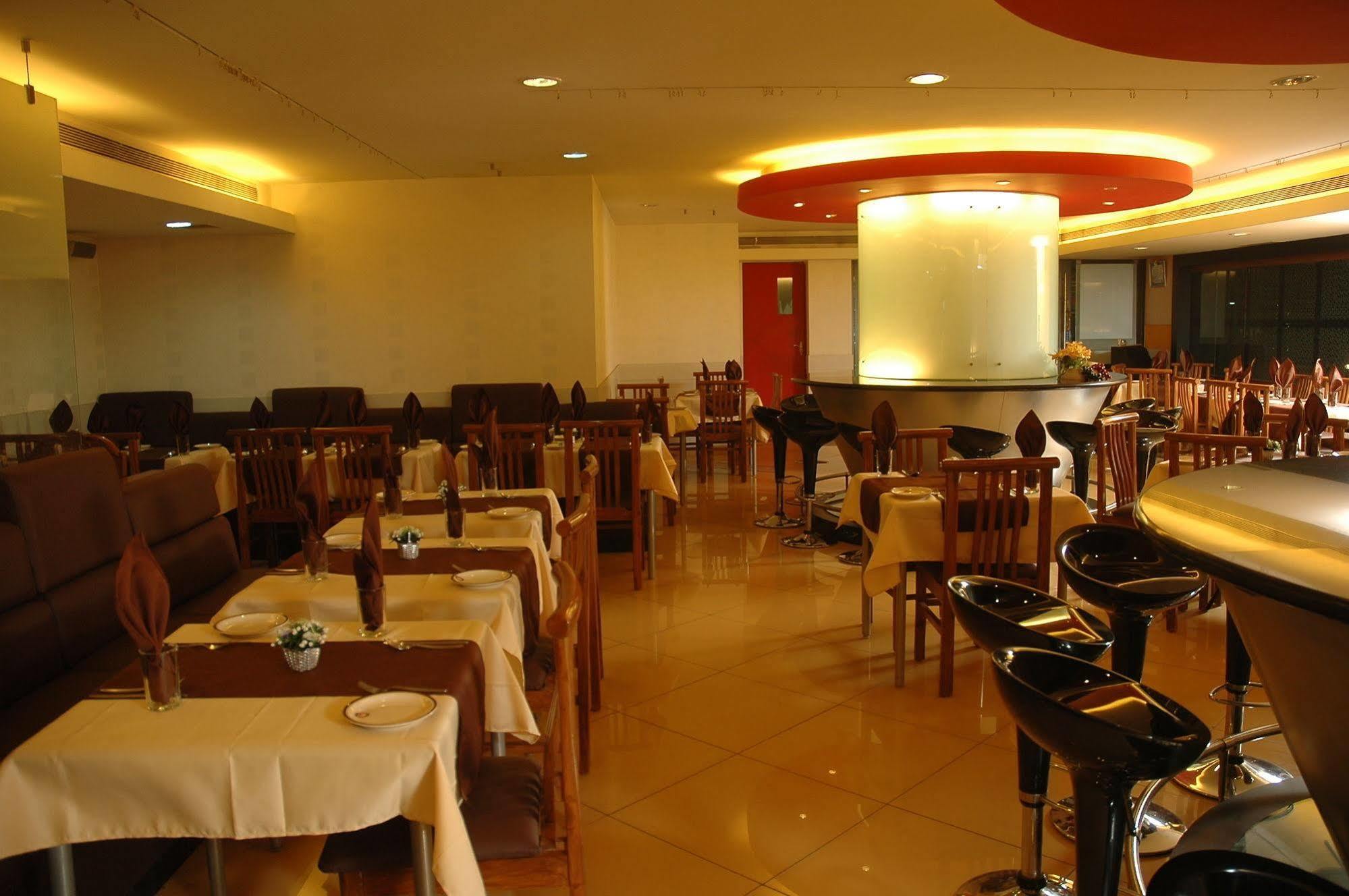 Istay Hotels Infantry Road Bangalore Exteriör bild