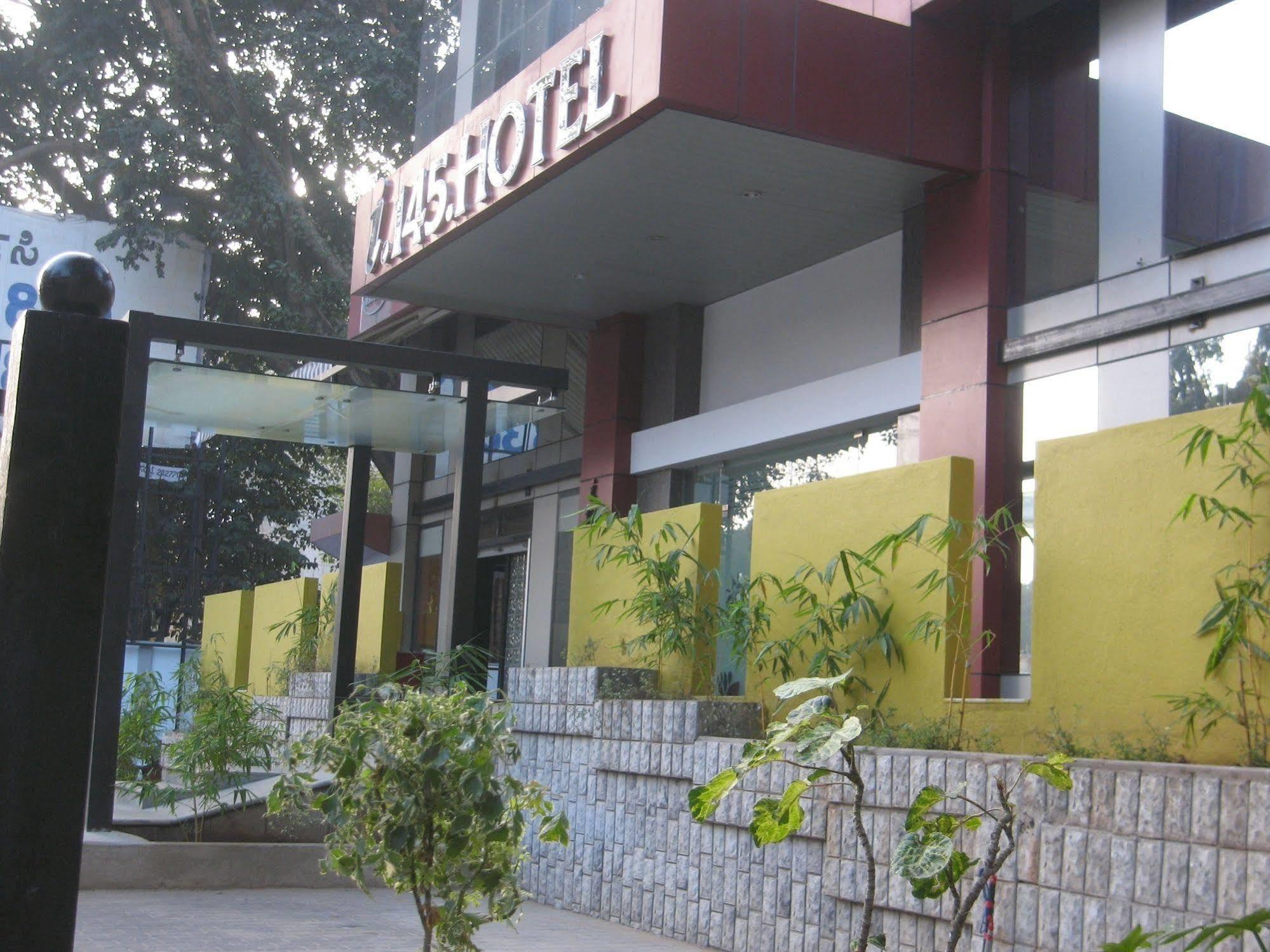 Istay Hotels Infantry Road Bangalore Exteriör bild