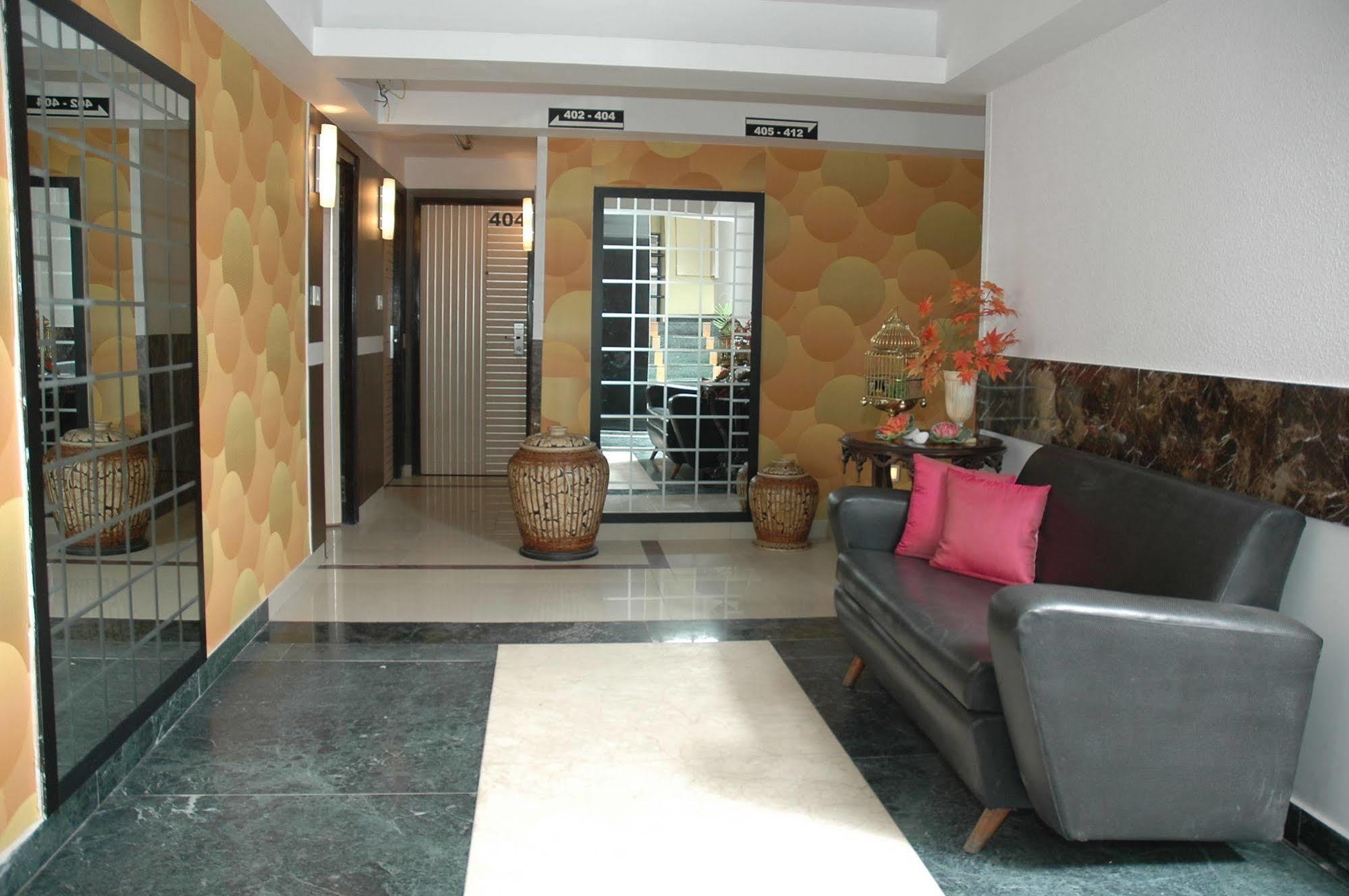 Istay Hotels Infantry Road Bangalore Exteriör bild
