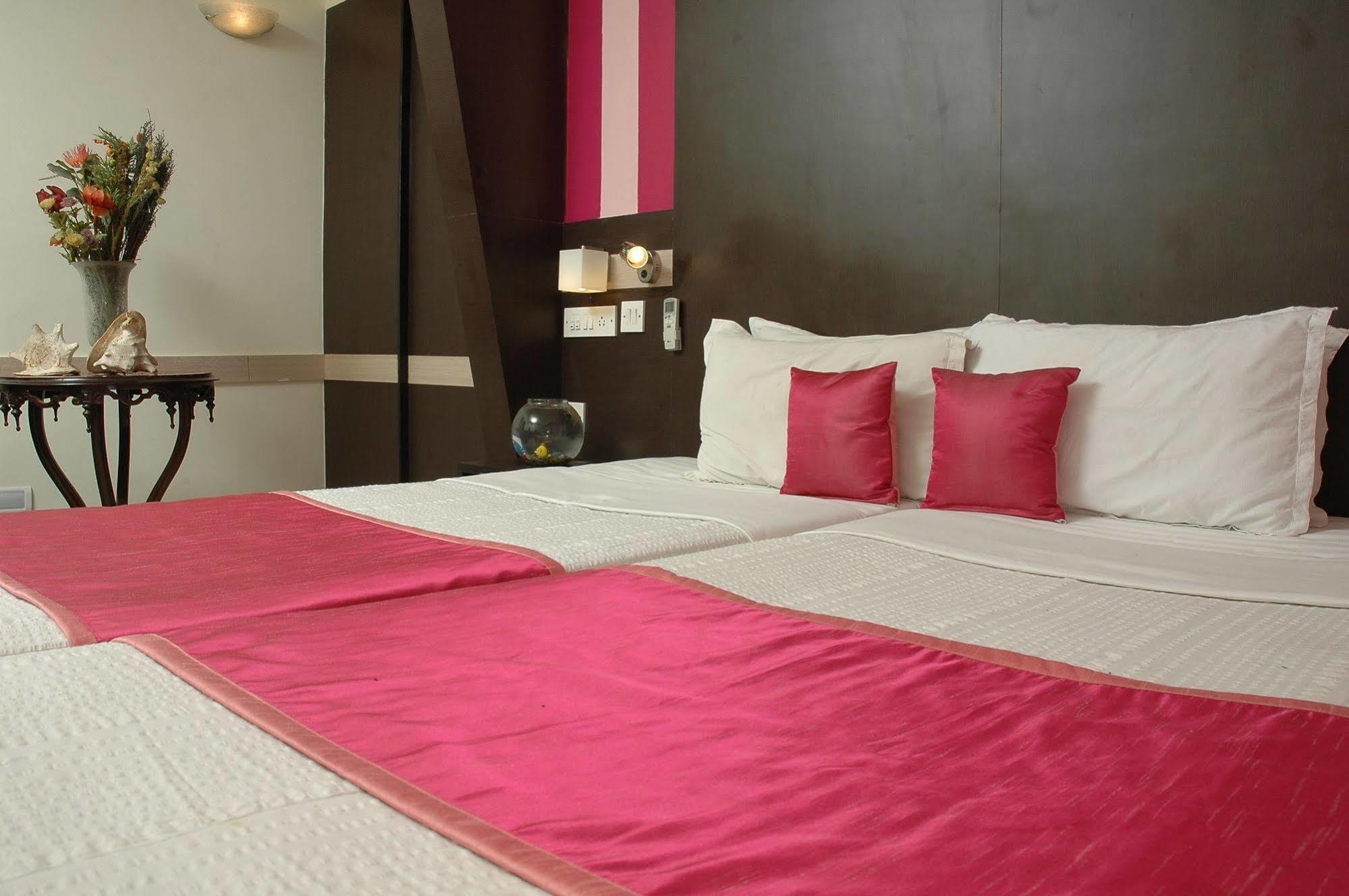 Istay Hotels Infantry Road Bangalore Exteriör bild